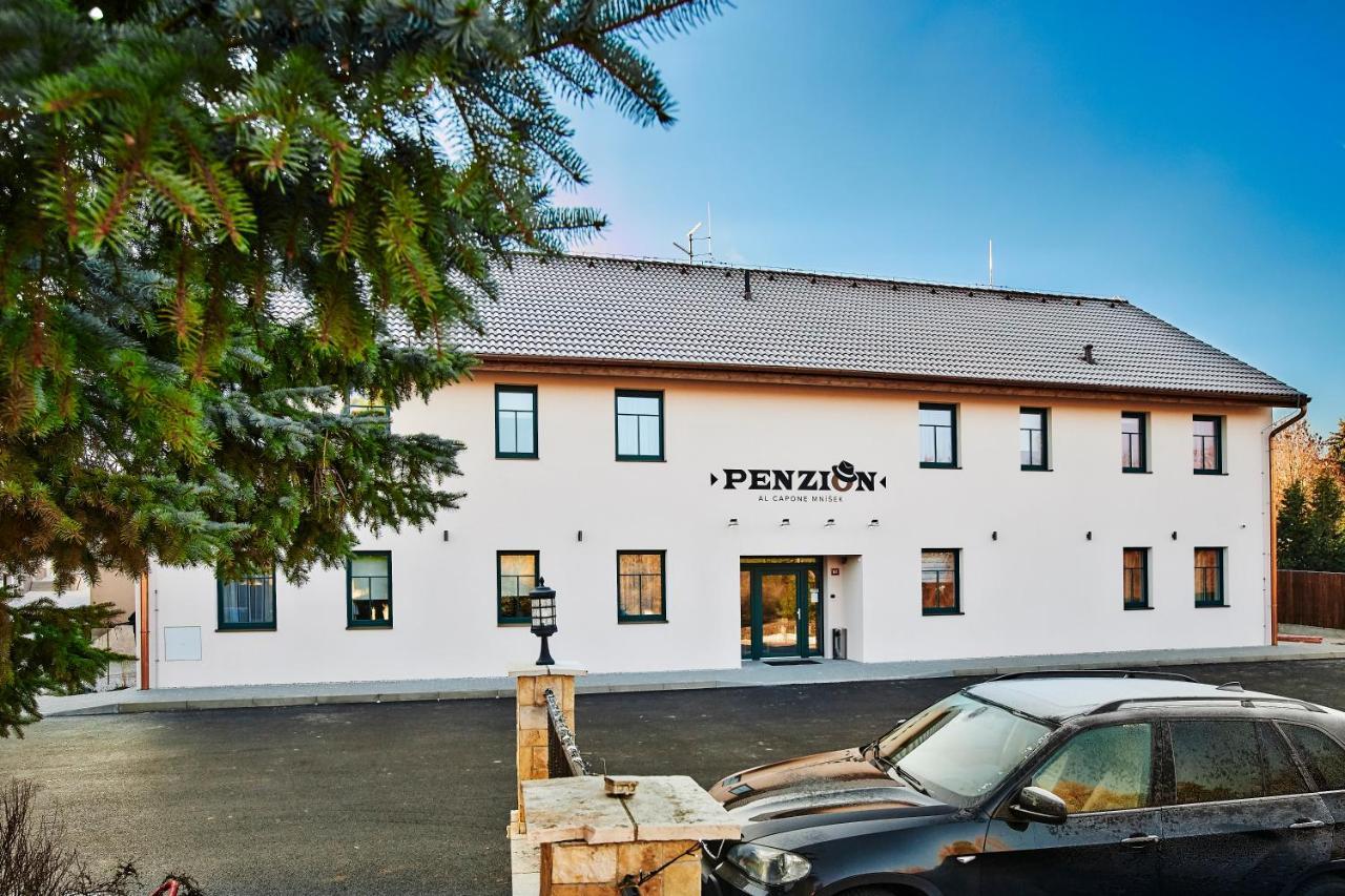 Penzion Al Capone Mníšek Mníšek pod Brdy Exterior foto